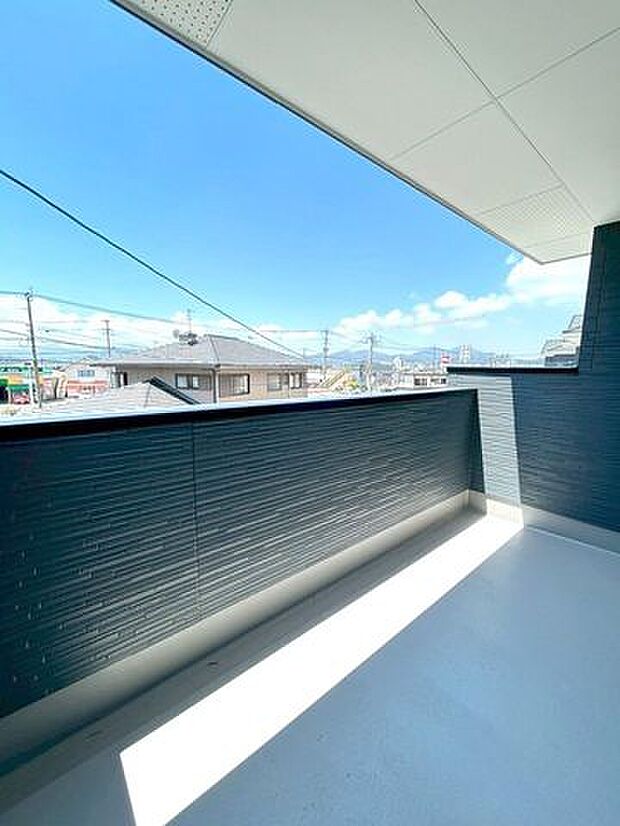 陽当たり良好バルコニー♪洗濯物もよく乾きます♪小倉南区湯川1丁目 新築戸建て♪JR安部山公園駅まで徒歩約7分で駅チカ♪コンビニまで徒歩約6分♪