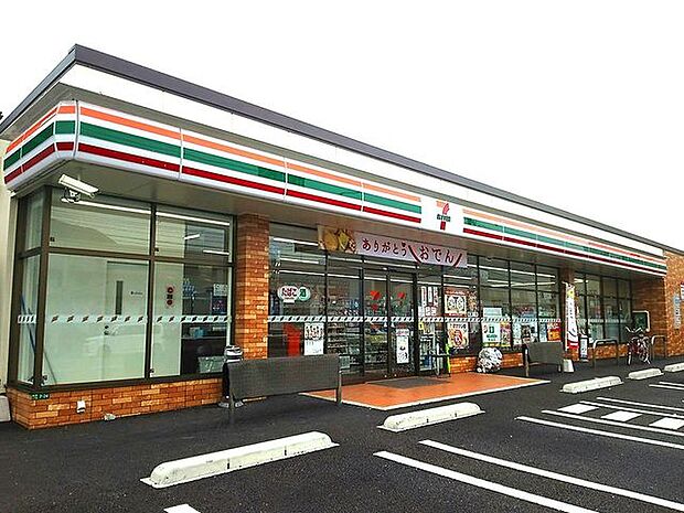 【セブンイレブン横代店】北九州都市高速道路の横代出入口の直ぐ傍にあり、九州自動車道の小倉東ＩＣにも近いコンビニです。交差点にあり、ハローディ横代店やロイヤルホスト小倉東インター店も近隣にあります♪…