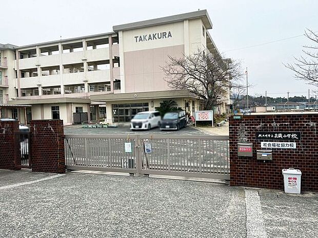 【高蔵小学校】自然が豊かなところにあります♪大型の市営団地の中にあります♪ 334m