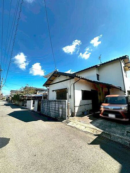 小倉南区下貫　売土地　平坦地♪建築条件無し♪ウエルシアプラスまで徒歩約6分♪土地面積約42坪♪