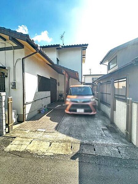 小倉南区下貫　売土地　平坦地♪建築条件無し♪ウエルシアプラスまで徒歩約6分♪土地面積約42坪♪