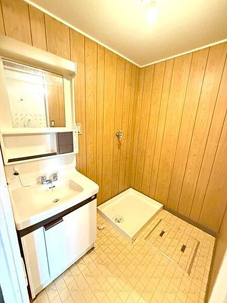 エメラルドマンション赤坂　マンション♪桜丘小まで徒歩約7分で通学安心♪コンビニ徒歩約9分で買物便利♪