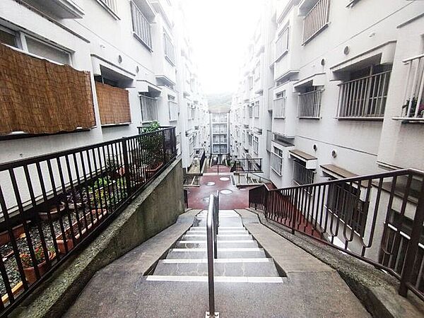 エメラルドマンション赤坂　マンション♪桜丘小まで徒歩約7分で通学安心♪コンビニ徒歩約9分で買物便利♪
