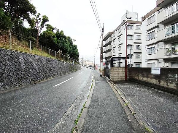 エメラルドマンション赤坂　マンション♪桜丘小まで徒歩約7分で通学安心♪コンビニ徒歩約9分で買物便利♪