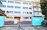 周辺：【富野中学校】学校のすぐ後ろには足立山があり、緑に囲まれた良い環境にあります。 昭和30年に菊陵中学校から分かれて出来た創立60年程の学校です♪ 1580m