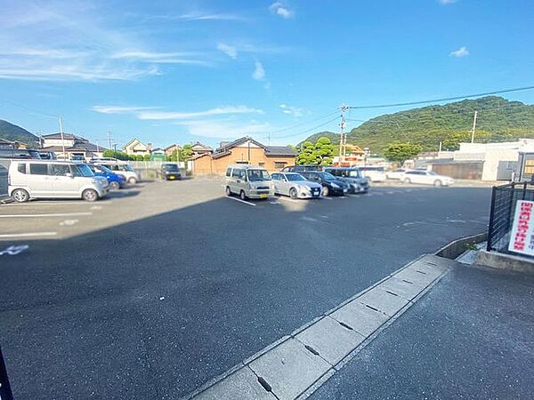 ◆サンパーク上吉田　マンション♪室内程度良好♪分譲駐車場1台分♪高蔵小学校徒歩約5分♪ペット相談♪