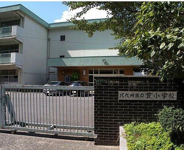 【貫小学校】大自然の恵みにあふれた、田園地帯の中に新興住宅地が点在する地域です。九州100名山に数えられ、企救富士と呼ばれる貫山（標高711．6ｍ）の山裾に広がる丘陵に位置する小学校です♪ 838m