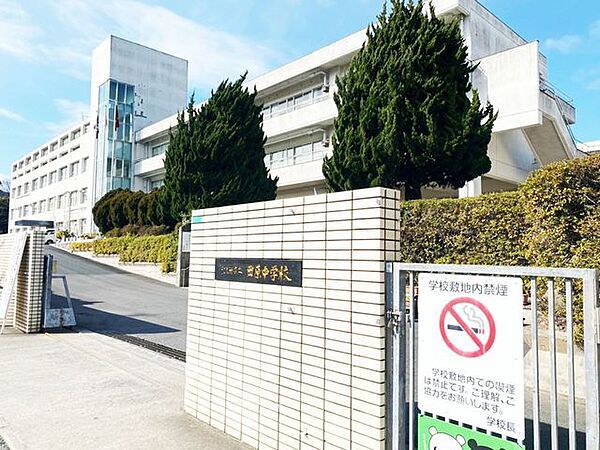 【田原中学校】周辺には、広大な敷地に日本庭園・テニスコート・競技用プールなどがある文化記念公園があります♪道を挟んで向かい側には小倉東高等学校もあります。 1840m