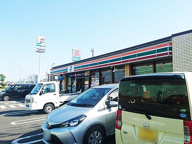 【セブンイレブン小倉南区小倉貫店】国道10号線「貫交差点」四つ角にある店舗です。近隣にはツルハドラッグ小倉下貫店もあります♪ 195m