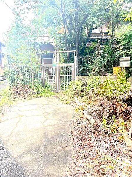 小倉南区葛原元町　中古戸建て♪コンビニまで徒歩約6分♪平坦地♪土地面積約110坪♪納戸があります♪