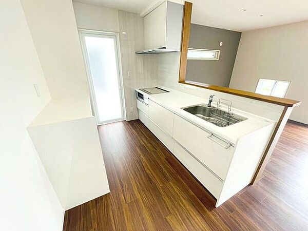 小倉南区葛原高松　中古戸建て♪オール電化♪太陽光発電システム♪広々LDK20帖♪室内程度良好♪WIC