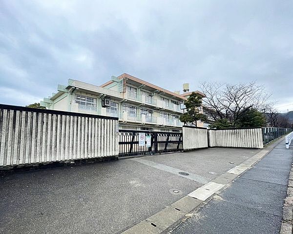 北九州市立鴨生田小学校鴨生田小学校 783m