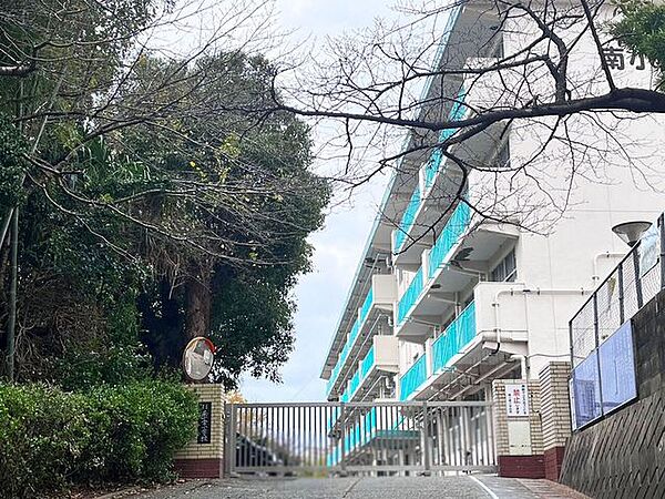 【南小倉小学校】小倉北区にある小学校です♪JR南小倉駅から徒歩約2分♪ 1500m