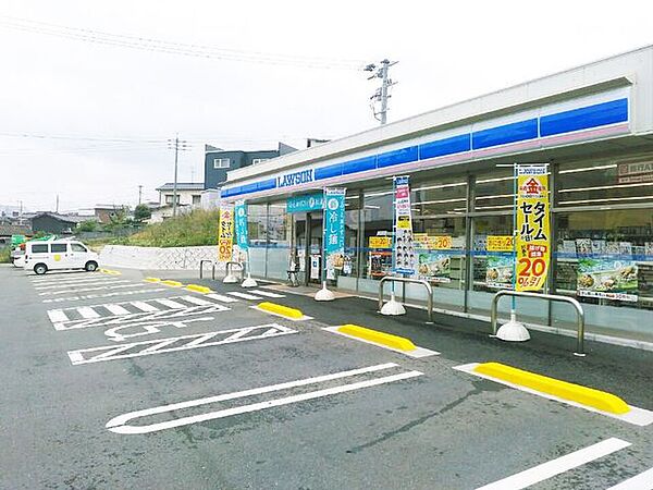 コンビニ ローソン小倉石田町店 257m