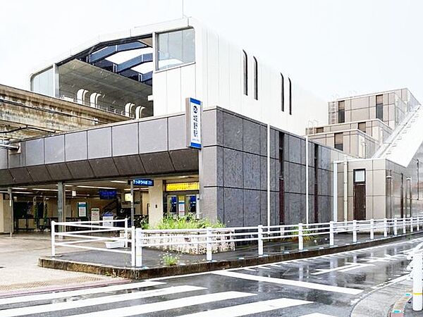 【モノレール「城野」駅】再開発が進み発展しました。病院やマンションが立ち並び、駅も綺麗です。近隣には、小・中学校やコンビニがあります。通勤・通学の際も便利な駅です♪ 559m