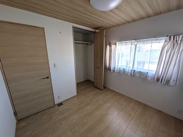 ２Ｆ４．８畳洋室