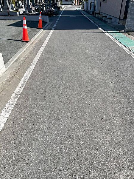 本物件前面道路を東へ撮影