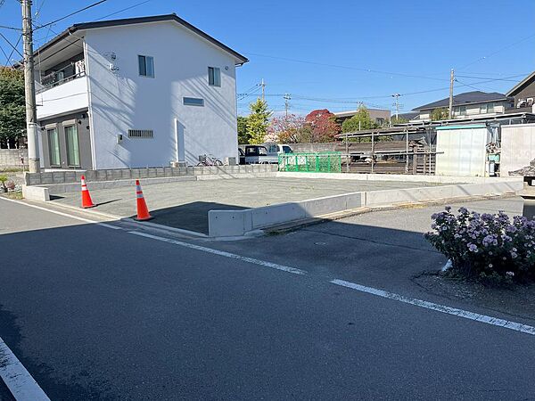 本物件を南東方向から撮影