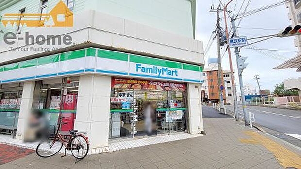 【コンビニエンスストア】ファミリーマート　JR鷹取駅前店まで880ｍ