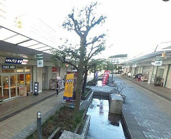 ショッピングタウンわかば 徒歩13分。 990m
