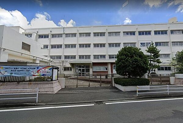横浜市立川上小学校 徒歩7分。 500m