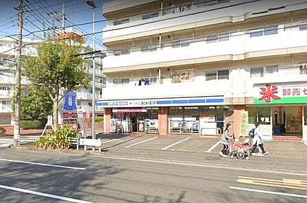LAWSON + スリーエフ 東戸塚店 徒歩4分。 250m