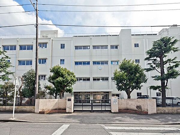 横浜市立瀬谷第二小学校 徒歩11分。 860m