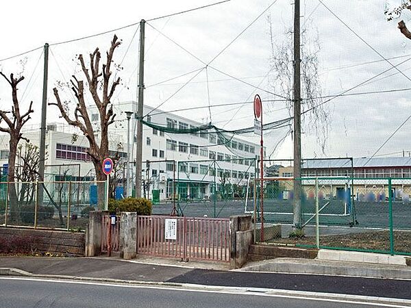 横浜市立旭中学校 徒歩5分。 400m