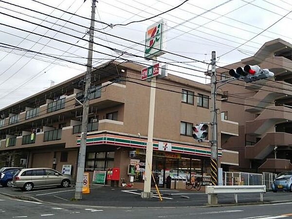 セブンイレブン横浜阿久和西店 徒歩7分。 550m