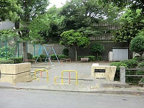白根五丁歩第二公園 徒歩2分。 150m