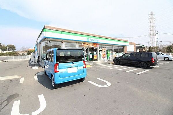 ファミリーマート瀬谷阿久和西4丁目店 徒歩5分。 360m