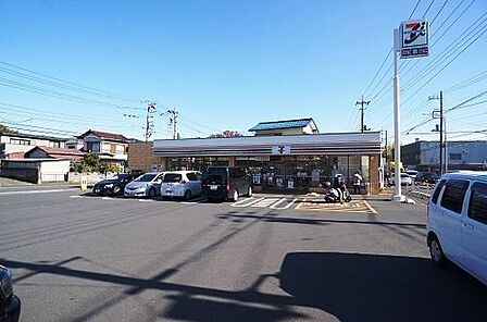 セブンイレブン横浜上川井町店 徒歩5分。 340m