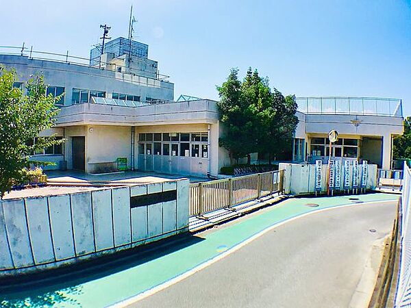 座間市立中原小学校 徒歩8分。 640m