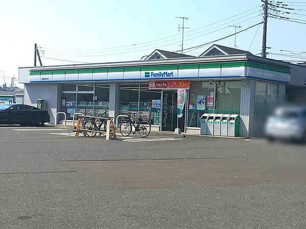 ファミリーマート 座間栗原中央店 徒歩8分。 630m