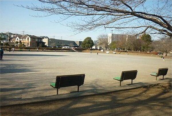 北部公園 徒歩12分。 920m