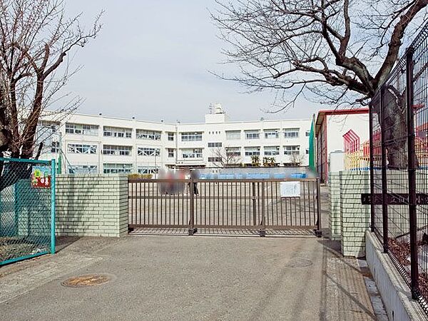 横浜市立白根小学校 徒歩8分。 650m
