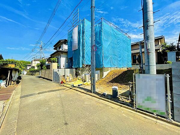 前面道路含む外観