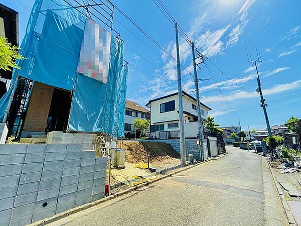 前面道路含む外観