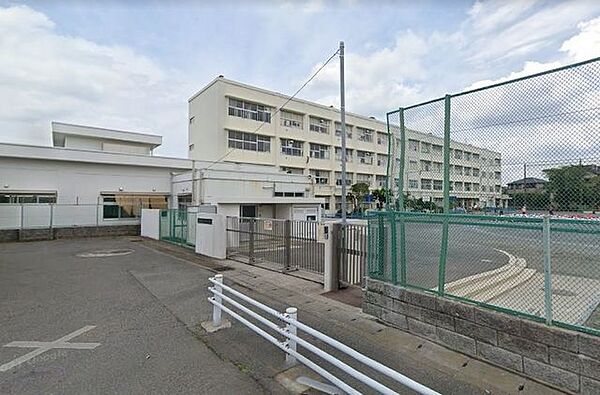 横浜市立上星川小学校 徒歩4分。 300m