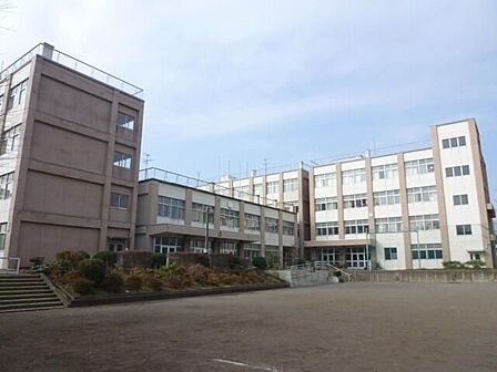 大和市立鶴間中学校 徒歩9分。 660m