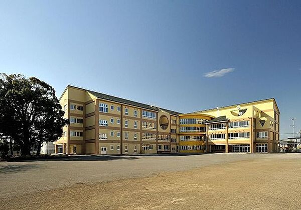 綾瀬市立綾瀬小学校 徒歩12分。 950m