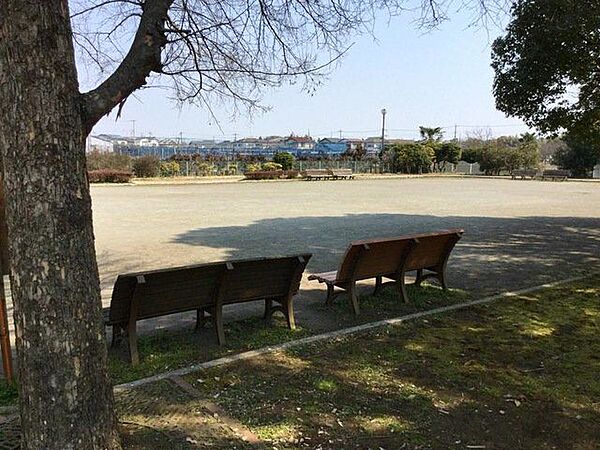 鶴ヶ丘公園 徒歩6分。 420m