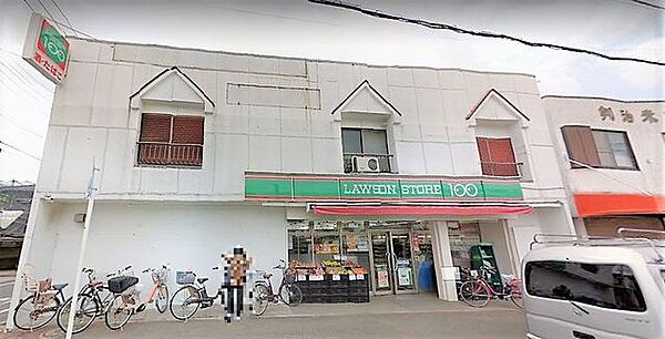 ローソンストア100 南瀬谷一丁目店 徒歩6分。 420m