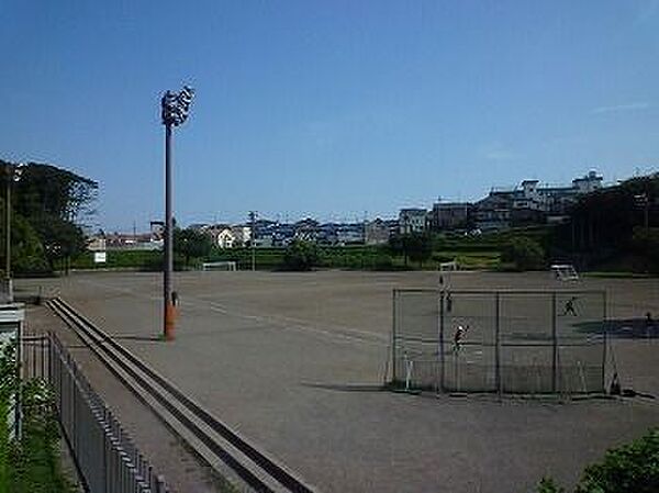 深堀中央公園 徒歩11分。 830m