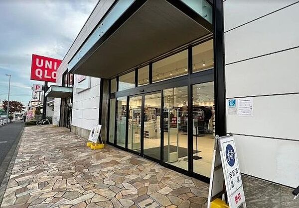 ユニクロ湘南台店 徒歩10分。 750m