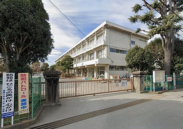 座間市立座間小学校 徒歩8分。 570m