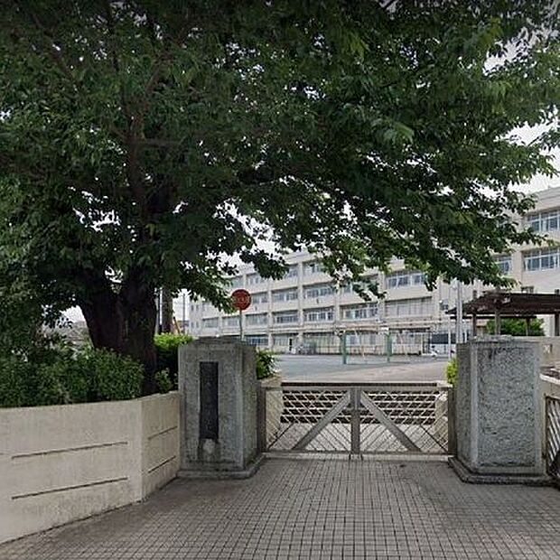 横浜市立市沢小学校 徒歩2分。 150m