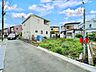 外観：前面道路を含む外観現況