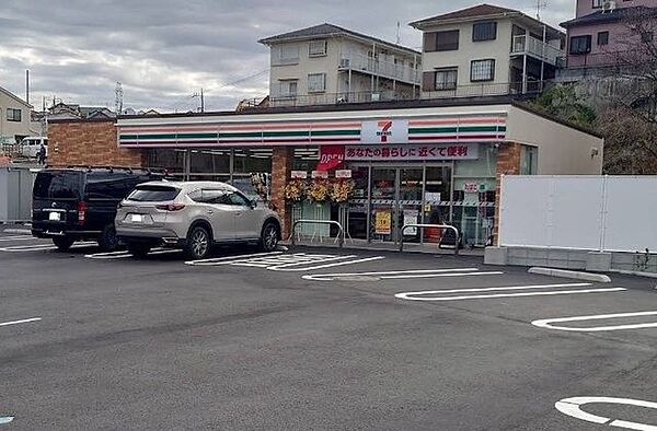 セブンイレブン横浜笹野台4丁目店 徒歩7分。 550m