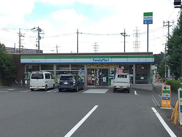 ファミリーマート 湘南ライフタウン店 徒歩6分。 480m